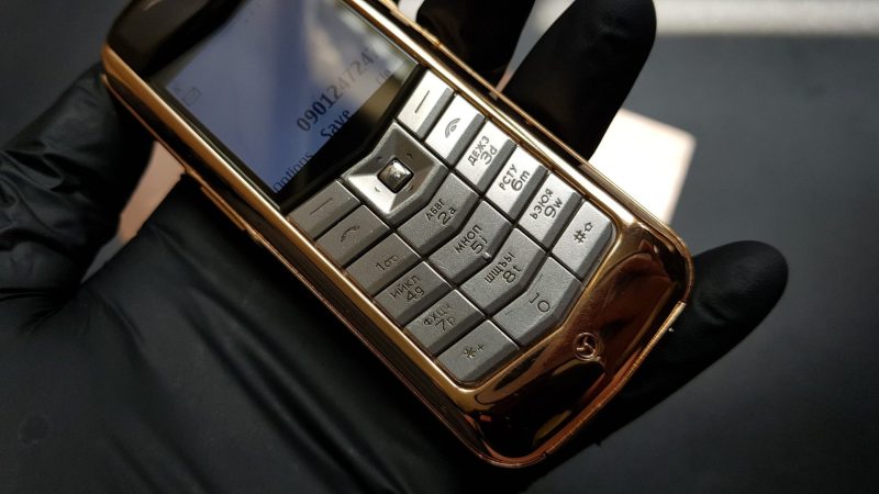 Vertu Constellation bọc vàng da nâu