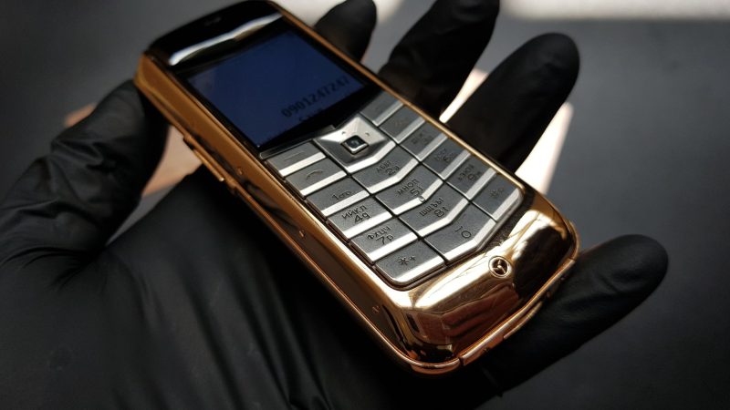Vertu Constellation bọc vàng da nâu