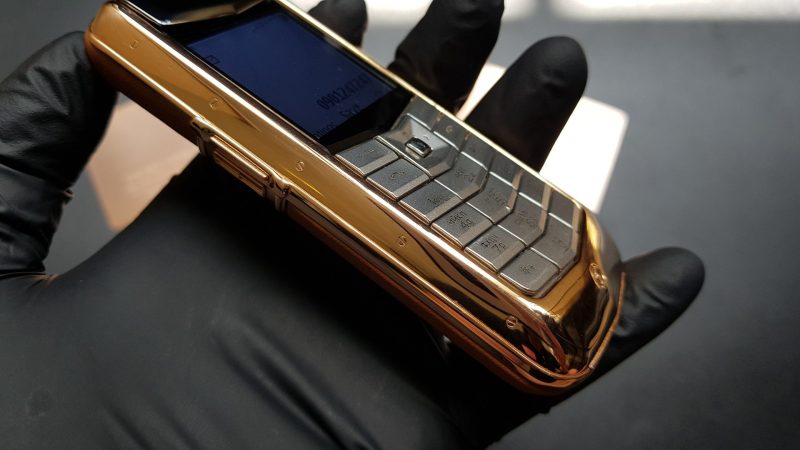 Vertu Constellation bọc vàng da nâu