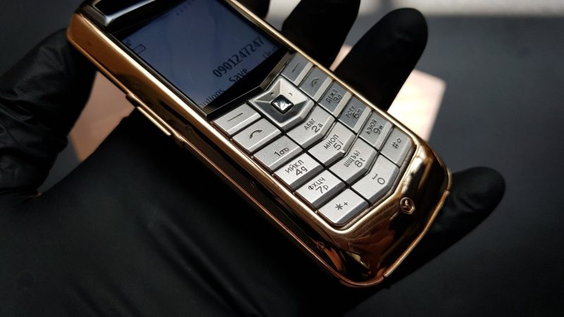Vertu Constellation bọc vàng da nâu