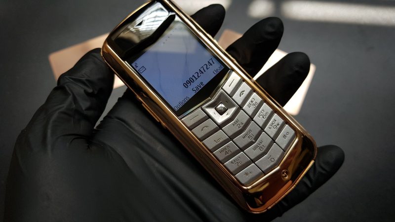 Vertu Constellation bọc vàng da nâu