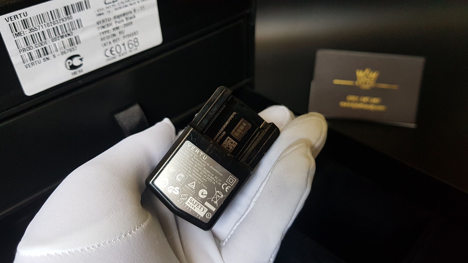 Kỳ Lân Luxury vertu signature s black pure fullbox 12 Vertu Signature S Black Pure fullbox nguyên hộp sách