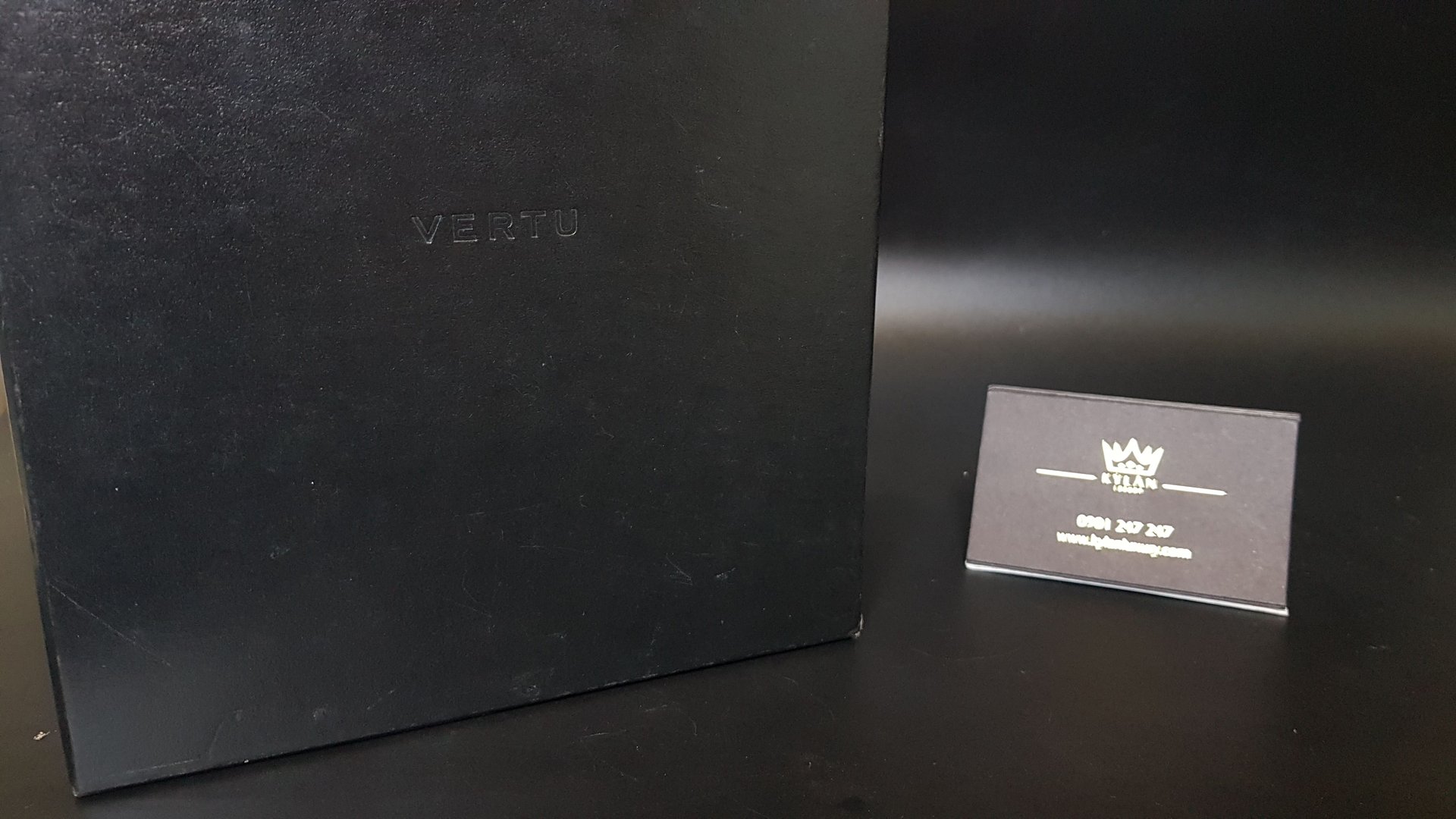 Kỳ Lân Luxury vertu signature s black pure fullbox 2 Vertu Signature S Black Pure fullbox nguyên hộp sách