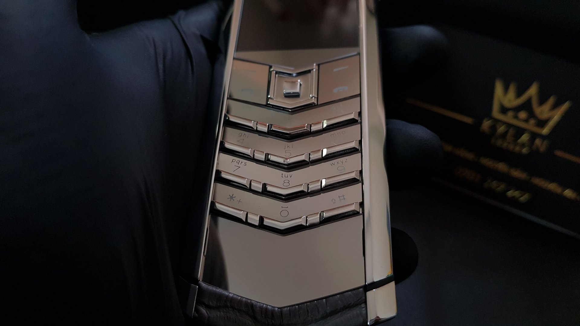 Kỳ Lân Luxury vertu signature s che tac da xam khoi 20 Vertu Signature S thép chế tác da xám khói