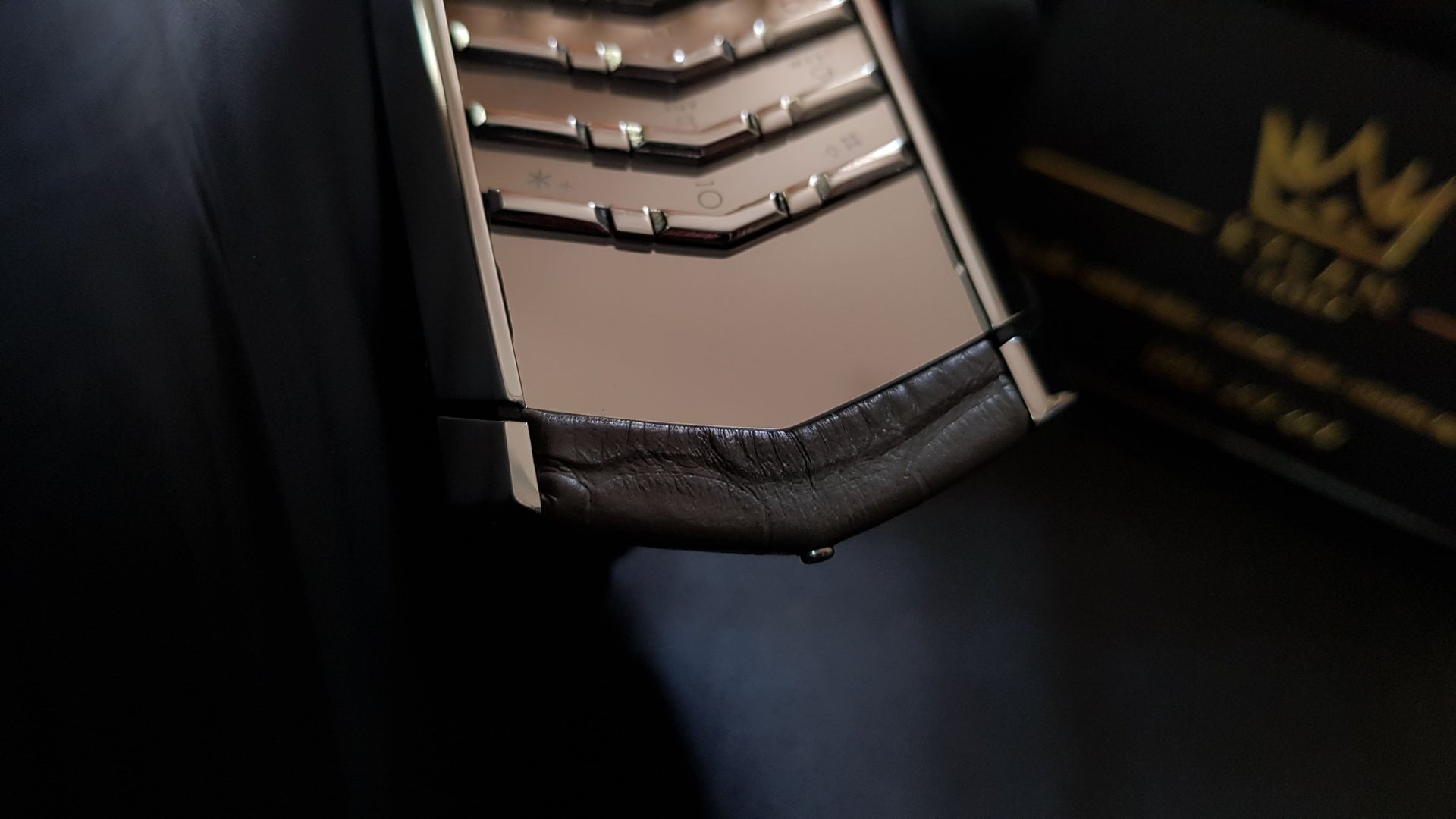 Kỳ Lân Luxury vertu signature s che tac da xam khoi 21 Vertu Signature S thép chế tác da xám khói