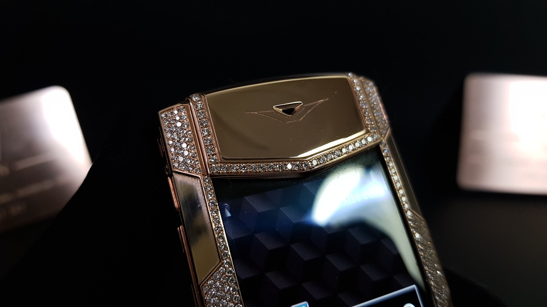 Kỳ Lân Luxury vertu signature s full gold diamond design by ky lan luxury 25 Vertu Signature S Full Gold Diamond Designer by Kỳ Lân