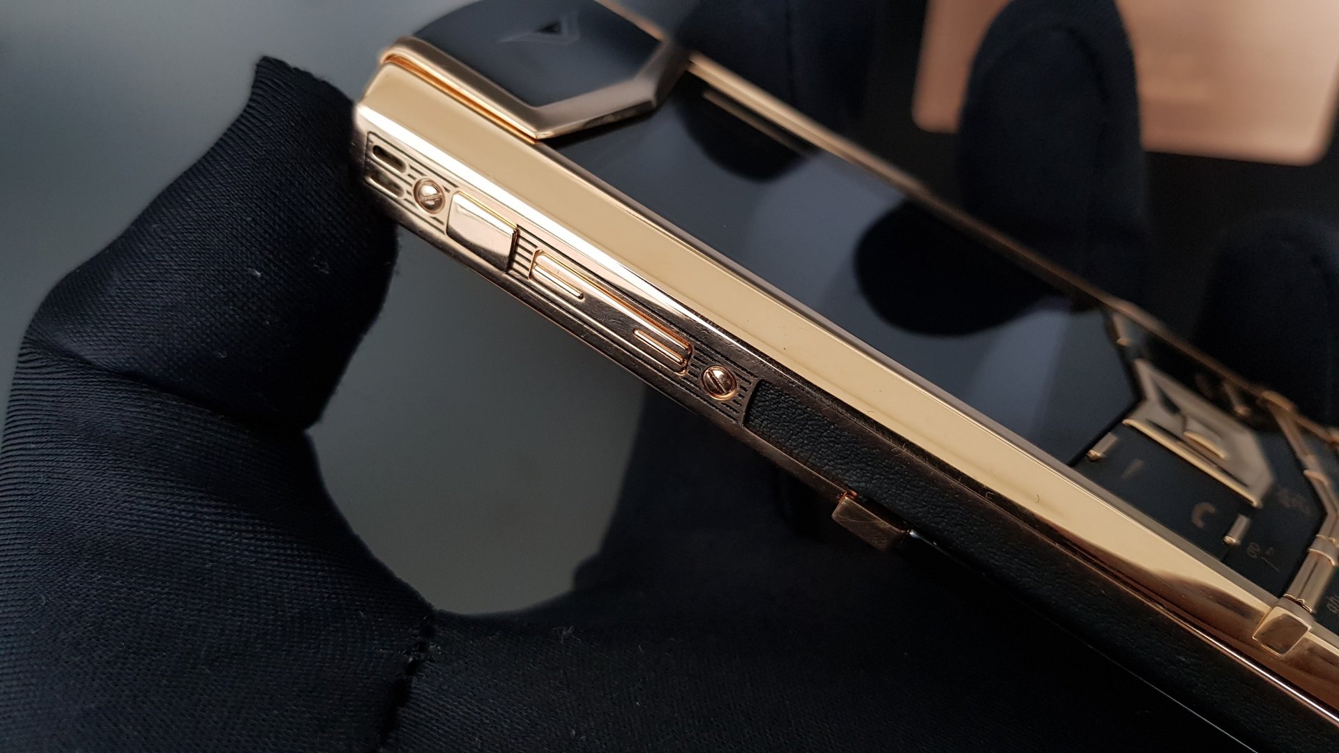 Kỳ Lân Luxury vertu signature s gold 10 be515d24 de9e 42a5 9bd0 a09d6961de7f Vertu Signature S Gold