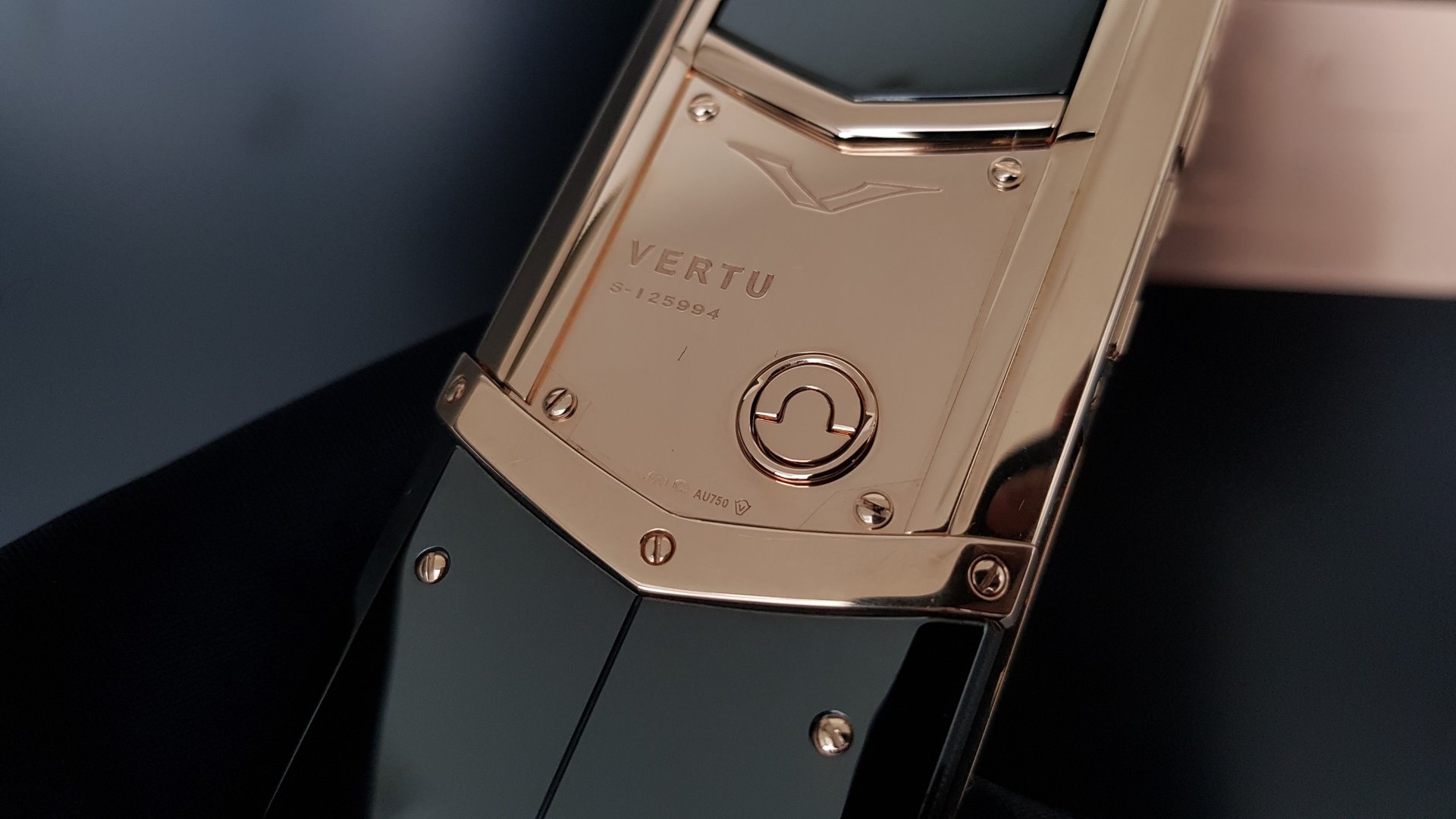 Kỳ Lân Luxury vertu signature s gold 21 Vertu Signature S Gold