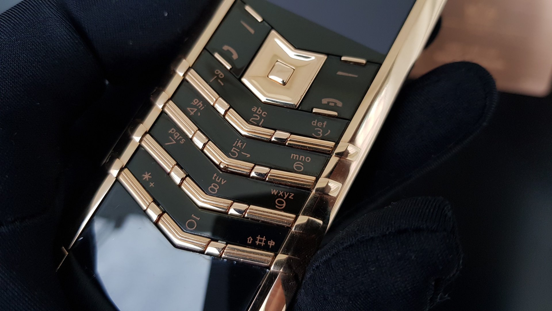 Kỳ Lân Luxury vertu signature s gold 5 eb619c69 3360 42ee 9458 f260b46c52e8 Vertu Signature S Gold