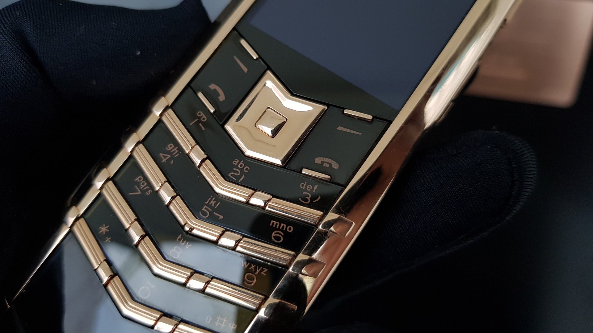 Kỳ Lân Luxury vertu signature s gold 6 a48501a8 47d0 44b9 a030 641921b0274a Vertu Signature S Gold