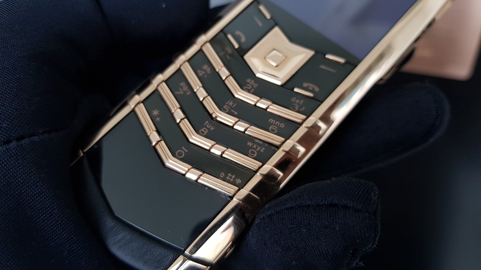 Kỳ Lân Luxury vertu signature s gold 7 cc736825 10bf 4c2f 9ce0 9b4a17d1e1ae Vertu Signature S Gold