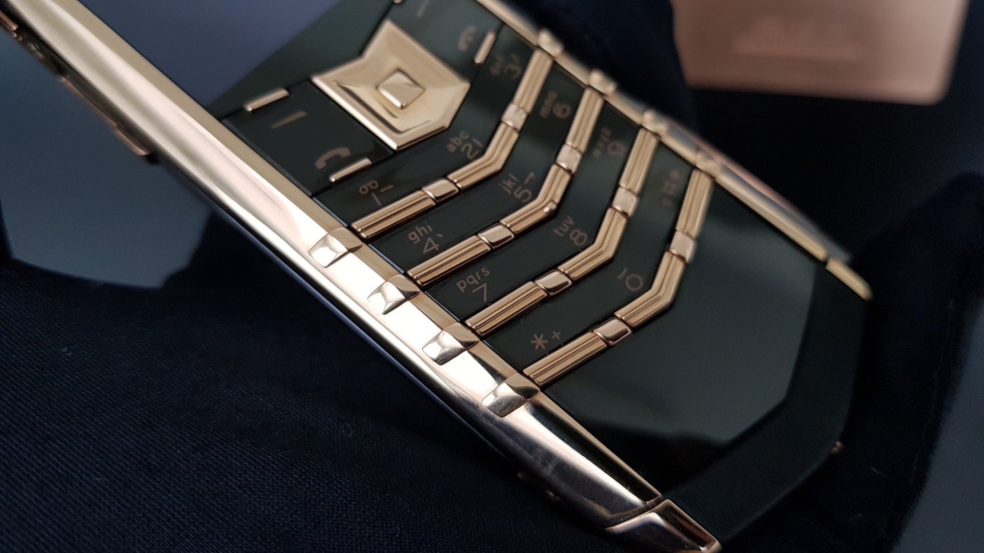 Kỳ Lân Luxury vertu signature s gold 8 85d4544d b86c 45bd 81e5 f6d0bc68a955 Vertu Signature S Gold