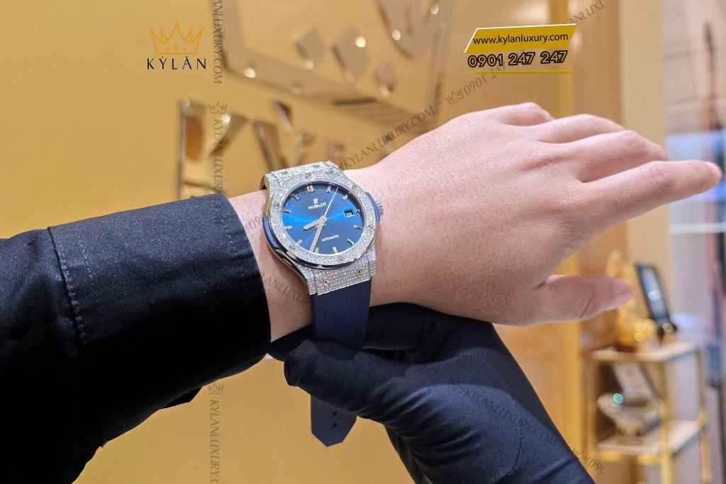 Kỳ Lân Luxury hublot classic fusion blue titanium pave 42mm 15 Đồng hồ Hublot Classic Fusion Blue Titanium Pave 42mm