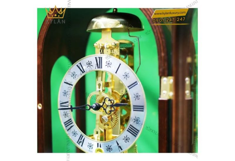 Đồng hồ để bàn HERMLE 22712-030791 có vỏ làm từ gỗ óc chó