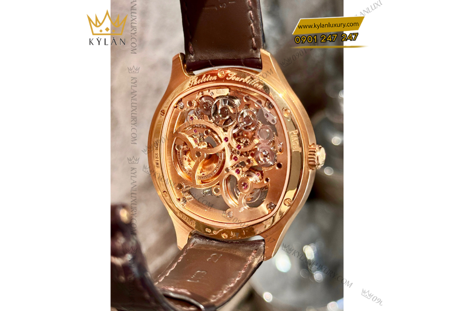 Điểm nhấn bộ máy cơ có cấu trúc đảo ngược, tourbillon tự động mỏng nhất thế giới, chỉ dày 8,85mm. 