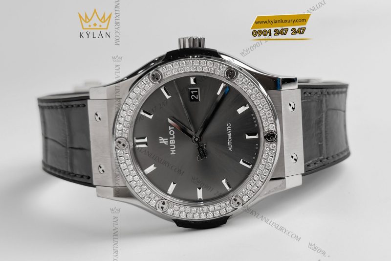 Đồng hồ Hublot Classic Fusion Grey Titanium custom kim cương 42mm