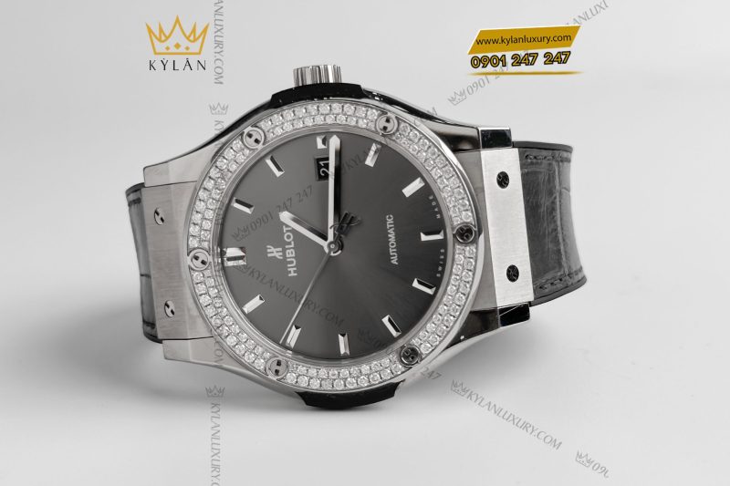 Đồng hồ Hublot Classic Fusion Grey Titanium custom kim cương 42mm