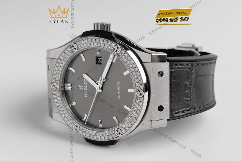 Đồng hồ Hublot Classic Fusion Grey Titanium custom kim cương 42mm