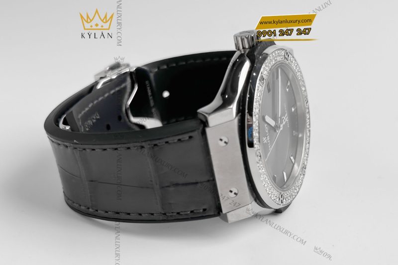 Đồng hồ Hublot Classic Fusion Grey Titanium custom kim cương 42mm