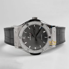Đồng hồ Hublot Classic Fusion Grey Titanium custom kim cương 42mm