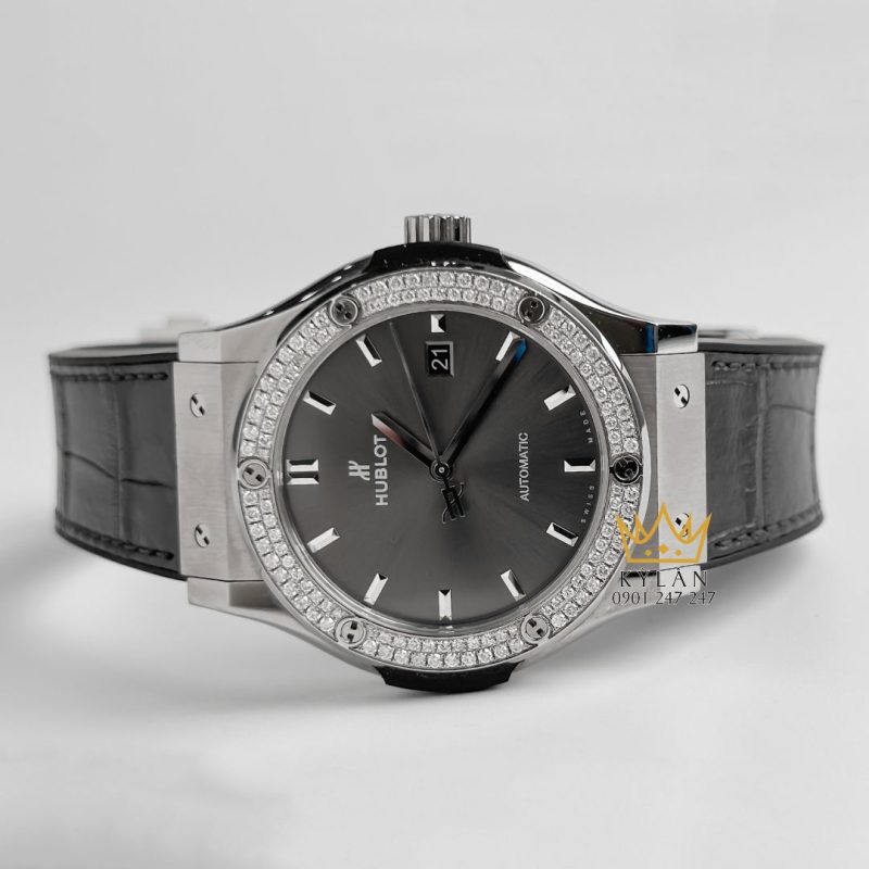 Đồng hồ Hublot Classic Fusion Grey Titanium custom kim cương 42mm