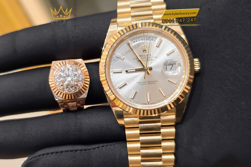 Đồng hồ Rolex Day-Date 40 228238-0066 Yellow Gold mặt số bạc
