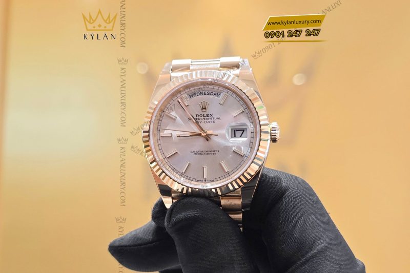 Đồng hồ Rolex Day-Date 40 228238-0066 Yellow Gold mặt số bạc