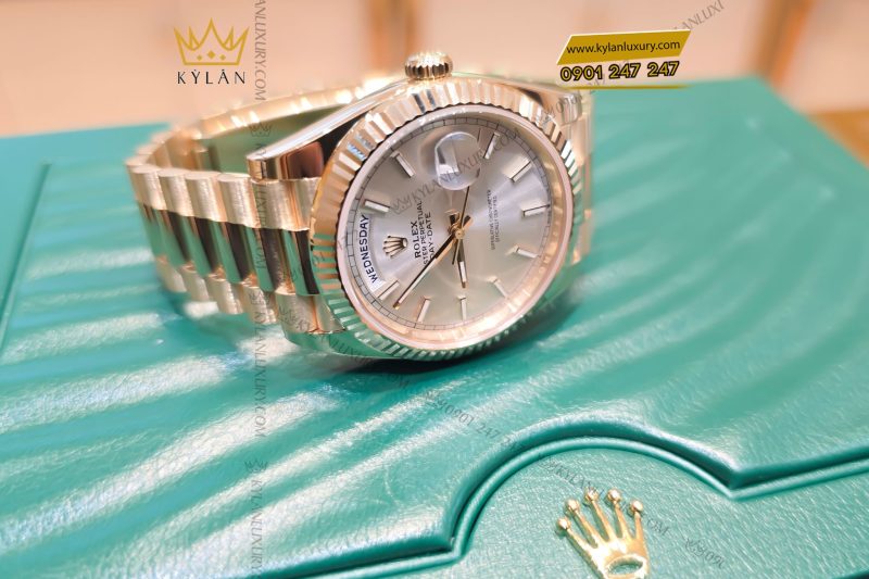 Đồng hồ Rolex Day-Date 40 228238-0066 Yellow Gold mặt số bạc