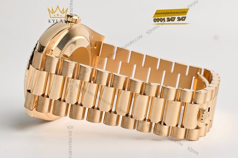 Đồng hồ Rolex Day-Date 40 228238-0066 Yellow Gold mặt số bạc