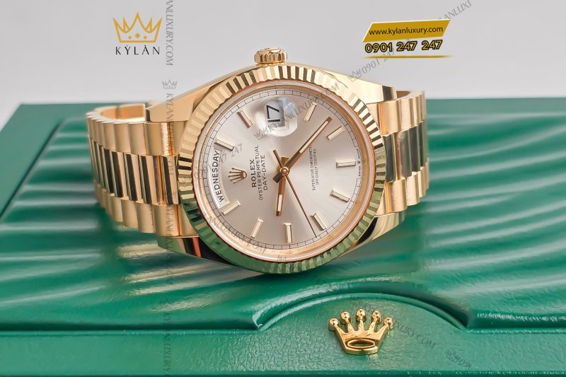 Đồng hồ Rolex Day-Date 40 228238-0066 Yellow Gold mặt số bạc