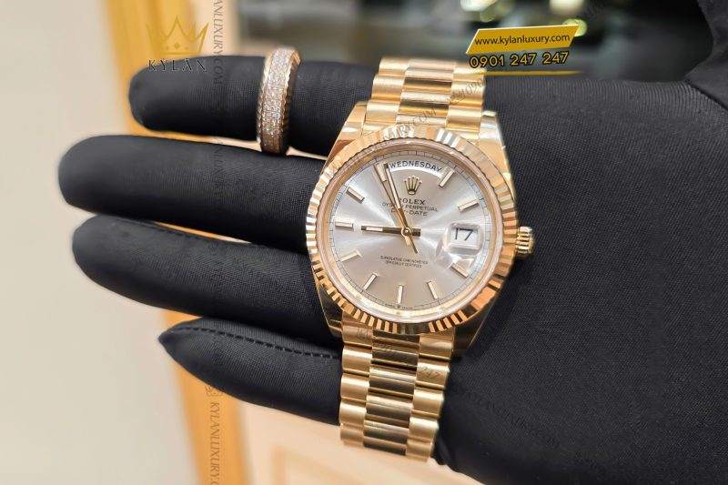 Đồng hồ Rolex Day-Date 40 228238-0066 Yellow Gold mặt số bạc