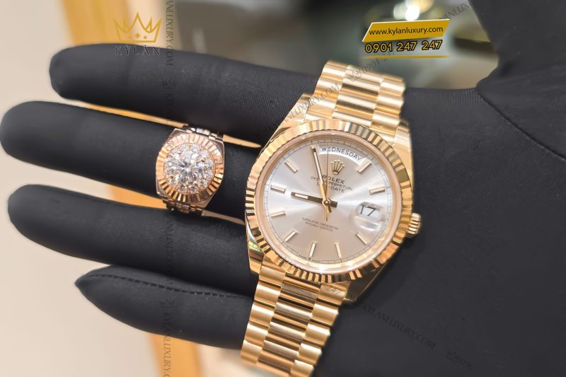 Đồng hồ Rolex Day-Date 40 228238-0066 Yellow Gold mặt số bạc