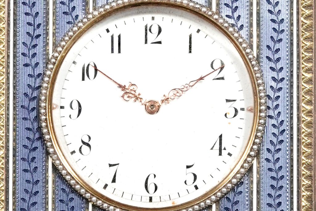 Đấu giá đồng hồ để bàn Fabergé