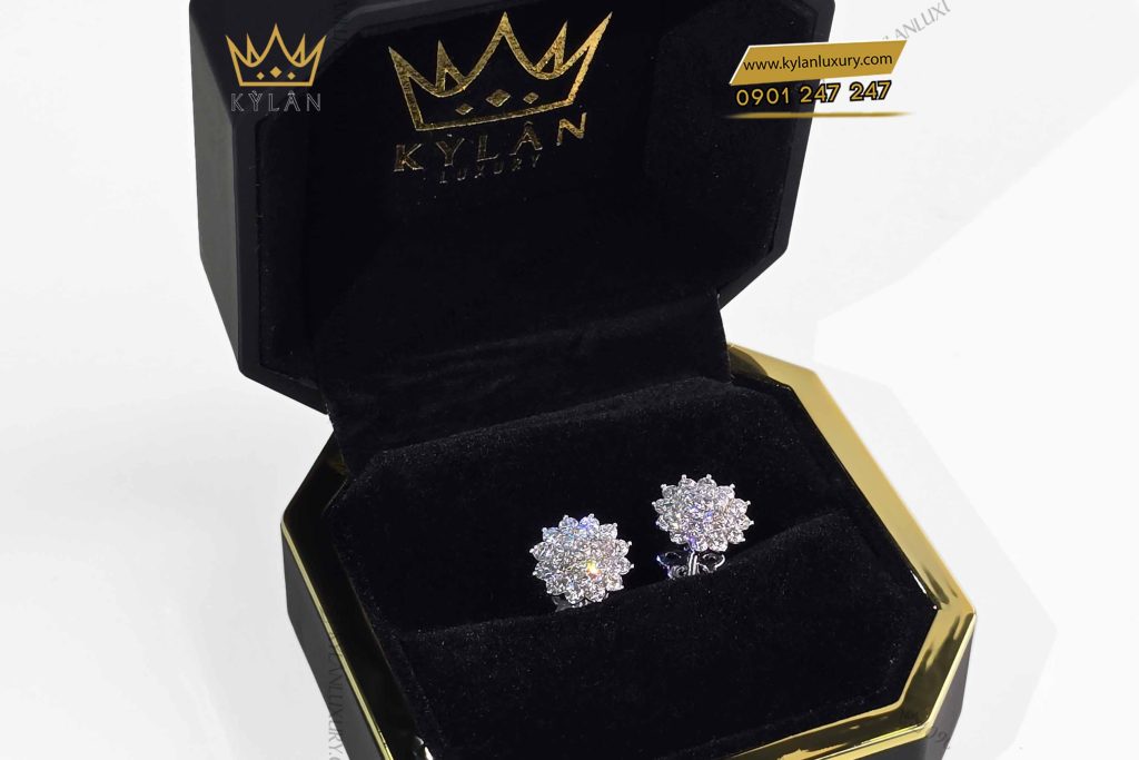 Kỳ Lân Luxury bong tai vang trang nguyen khoi au750 dinh kim cuong 2 Bông tai vàng trắng nguyên khối Au750 đính kim cương
