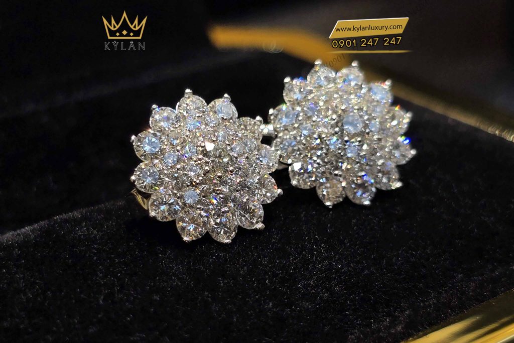 Kỳ Lân Luxury bong tai vang trang nguyen khoi au750 dinh kim cuong 5 1 Bông tai vàng trắng nguyên khối Au750 đính kim cương