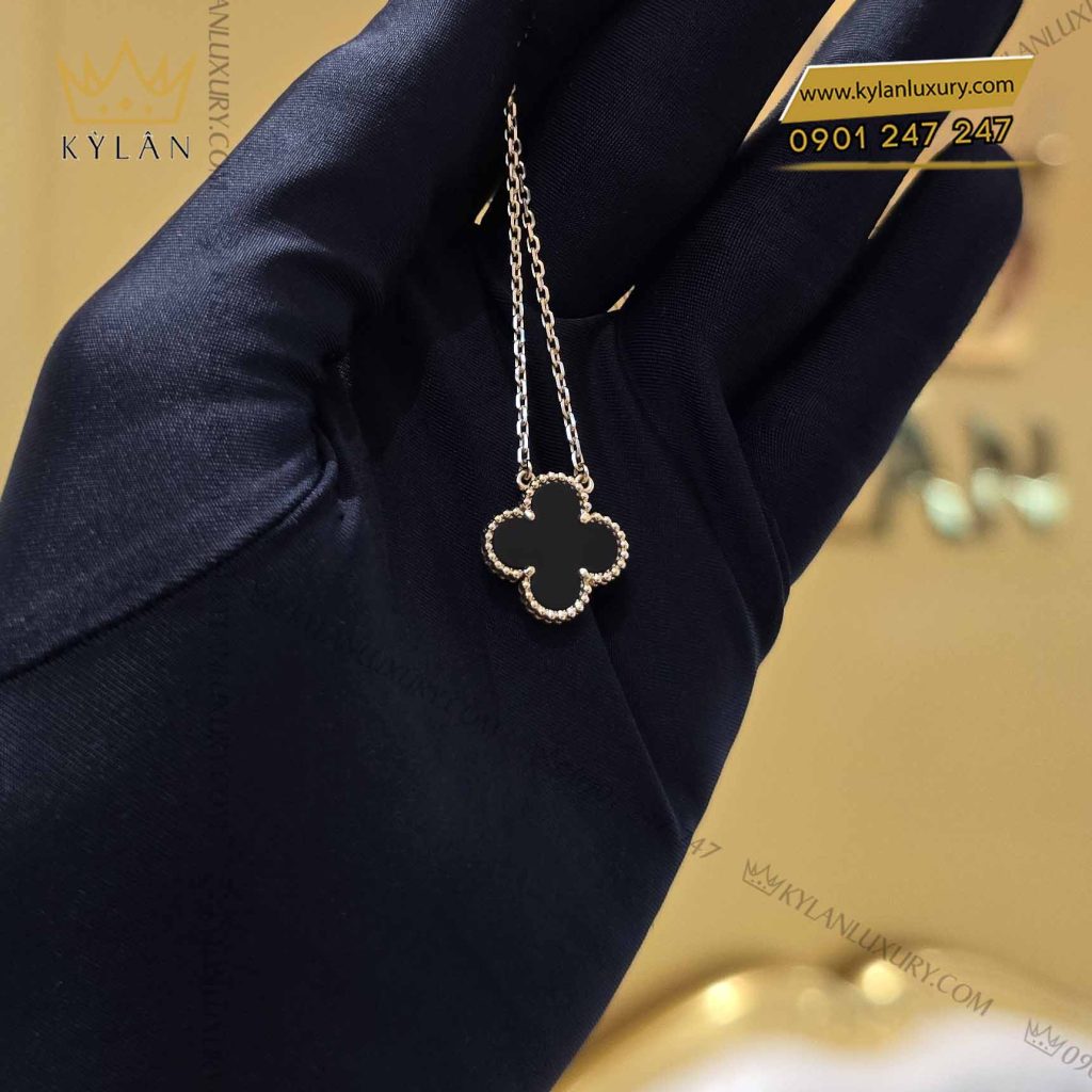 Kỳ Lân Luxury day chuyen co bon la vang nguyen khoi au750 dinh da quy den 7 Dây chuyền cỏ bốn lá vàng nguyên khối Au750 đính đá quý đen