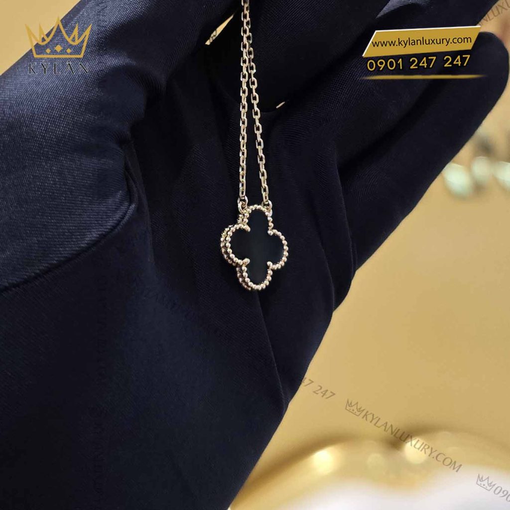 Kỳ Lân Luxury day chuyen co bon la vang nguyen khoi au750 dinh da quy den 8 Dây chuyền cỏ bốn lá vàng nguyên khối Au750 đính đá quý đen