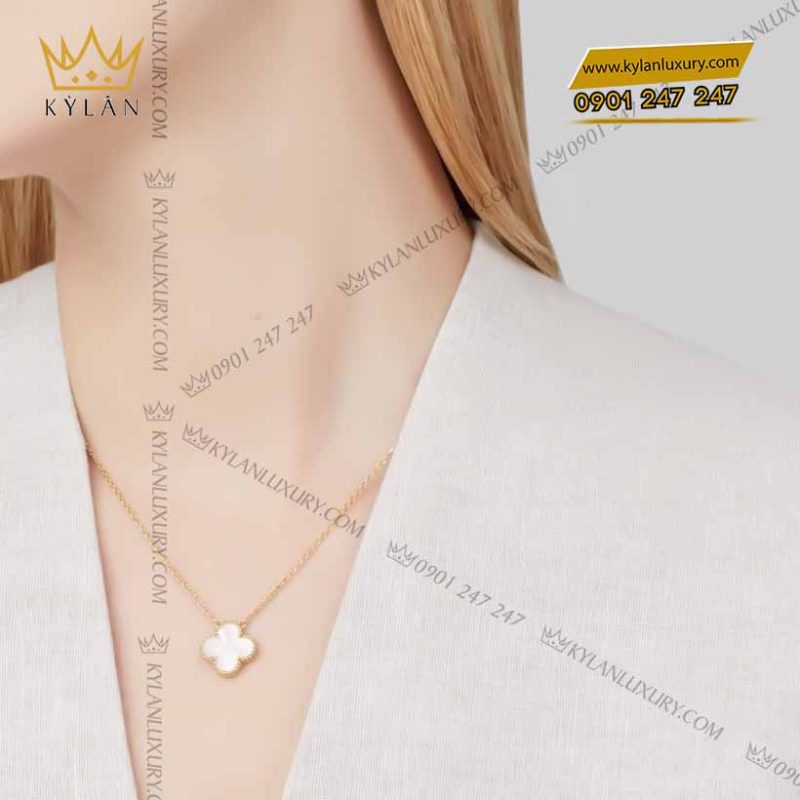 Dây chuyền cỏ bốn lá vàng nguyên khối Au750 mặt xà cừ