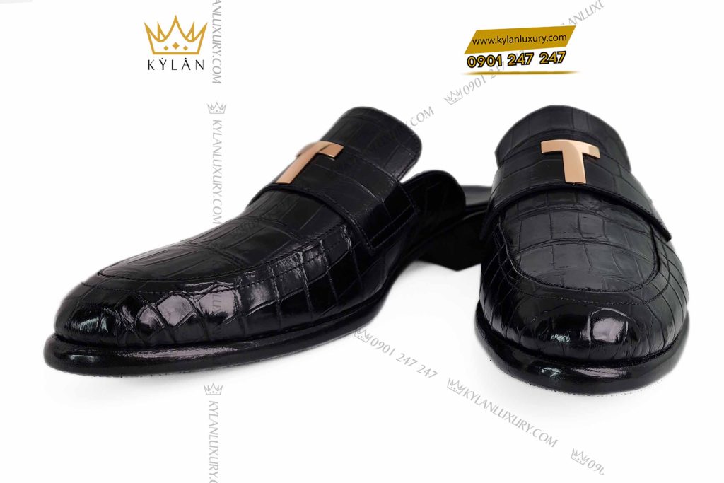 Kỳ Lân Luxury giay da ca alligator dinh logo chu t vang nguyen khoi au750 3 Giày da cá Alligator đính logo chữ T vàng nguyên khối Au750