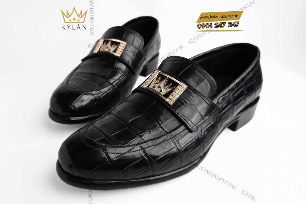 Kỳ Lân Luxury giay nam da ca alligator dinh logo vuong mien full kim cuong 2 Giày nam da cá Alligator đính logo vương miện full kim cương