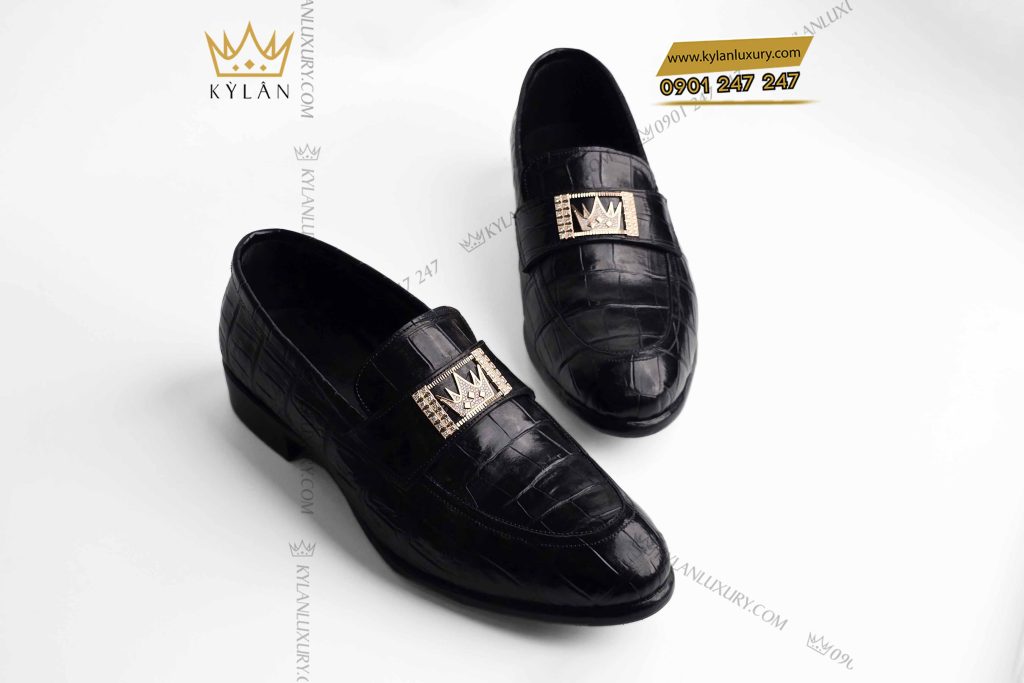 Kỳ Lân Luxury giay nam da ca alligator dinh logo vuong mien full kim cuong 4 Giày nam da cá Alligator đính logo vương miện full kim cương