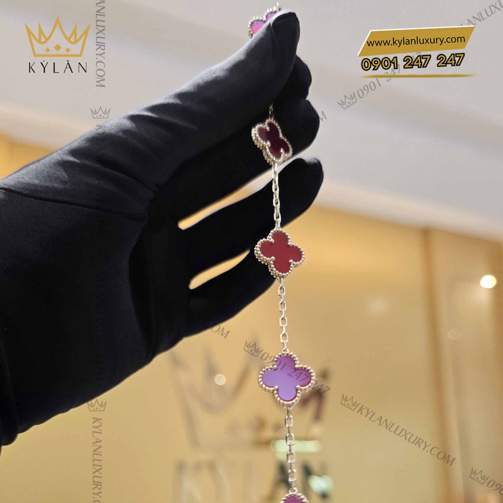 Kỳ Lân Luxury lac tay co bon la vang nguyen khoi au750 da quy do 7 Lắc tay cỏ bốn lá vàng nguyên khối Au750 đính đá quý đỏ