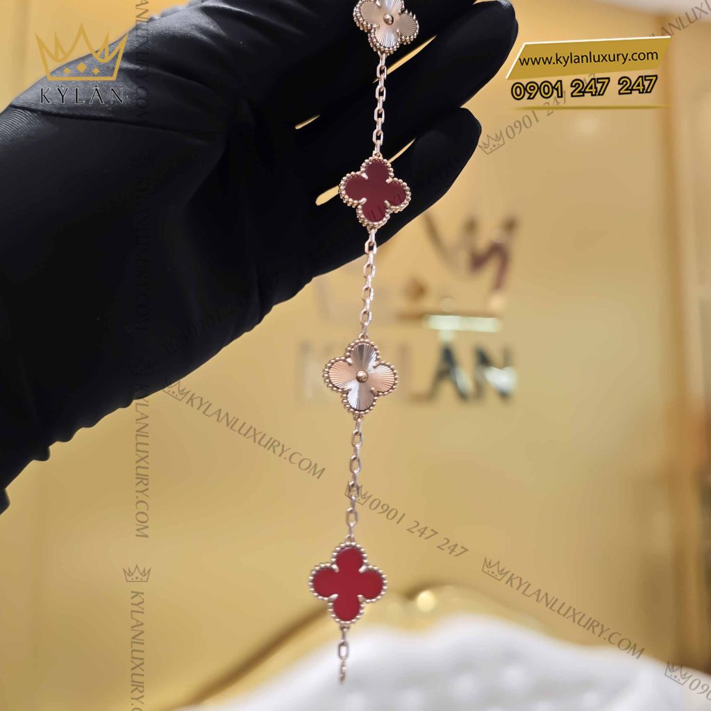 Kỳ Lân Luxury lac tay co bon la vang nguyen khoi au750 dinh da quy do 2 Lắc tay cỏ bốn lá vàng nguyên khối Au750 đính đá quý đỏ
