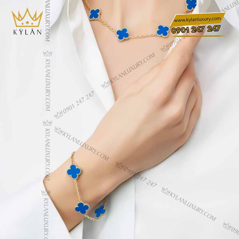 Kỳ Lân Luxury lac tay co bon la vang nguyen khoi au750 dinh da quy xanh duong 13 Lắc tay cỏ bốn lá vàng nguyên khối Au750 đính đá quý xanh dương
