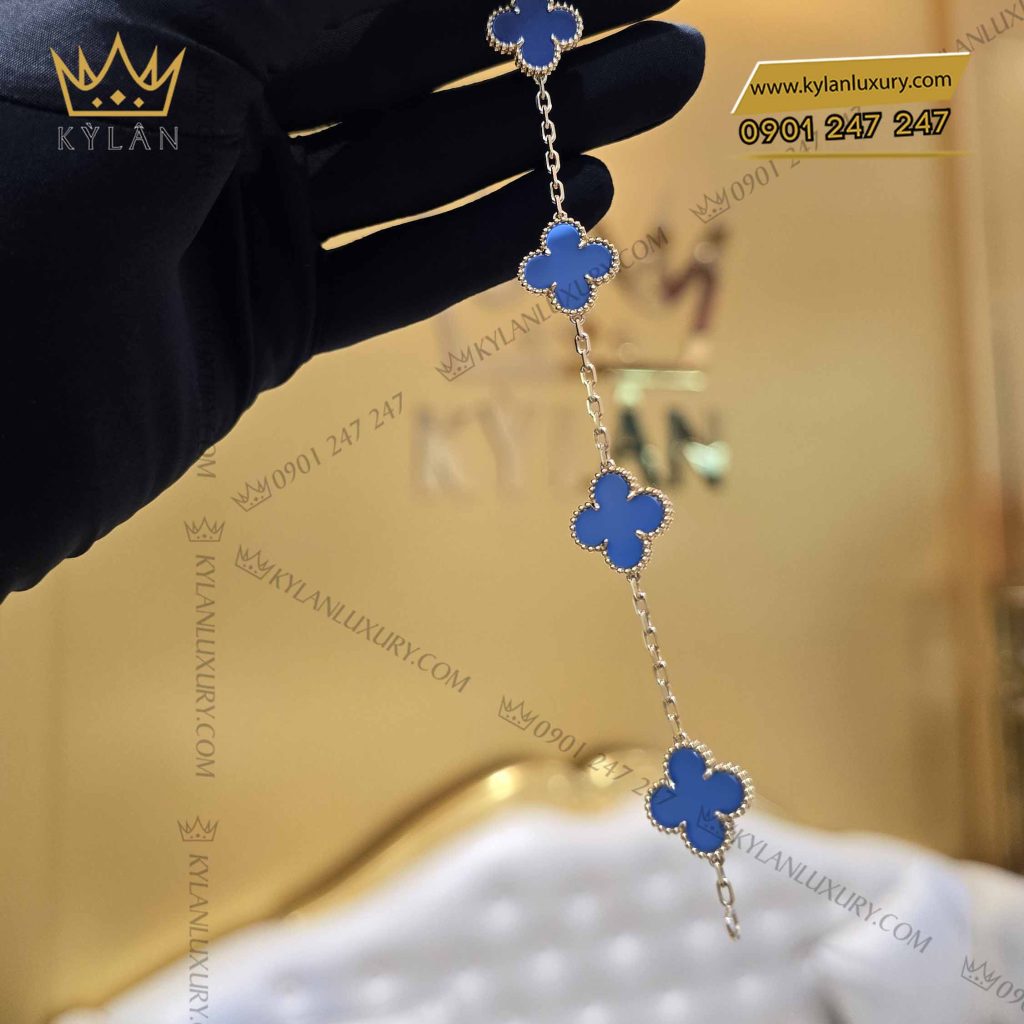 Kỳ Lân Luxury lac tay co bon la vang nguyen khoi au750 dinh da quy xanh duong 8 Lắc tay cỏ bốn lá vàng nguyên khối Au750 đính đá quý xanh dương