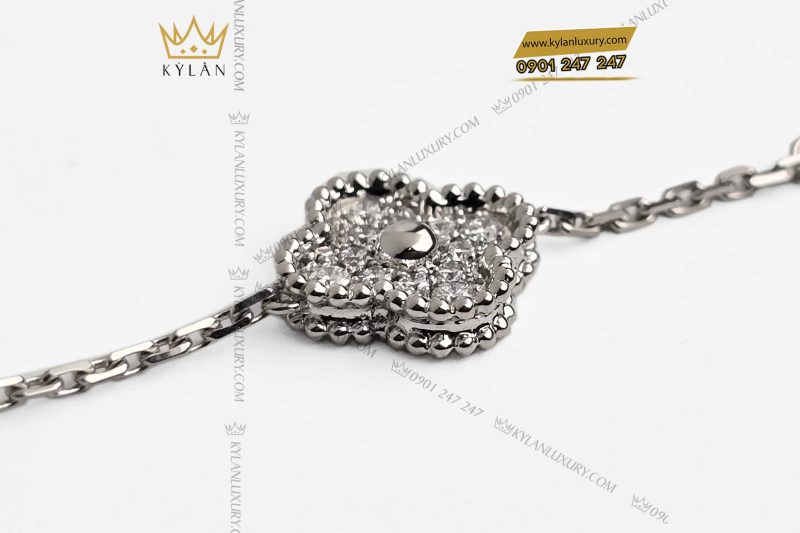 Lắc tay cỏ bốn lá vàng trắng nguyên khối Au750 đính kim cương