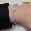 Lắc tay cỏ bốn lá vàng trắng nguyên khối Au750 đính kim cương