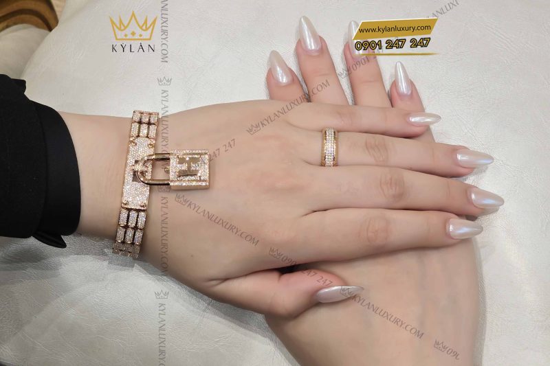 Lắc tay ổ khóa vàng nguyên khối Au750 đính kim cương