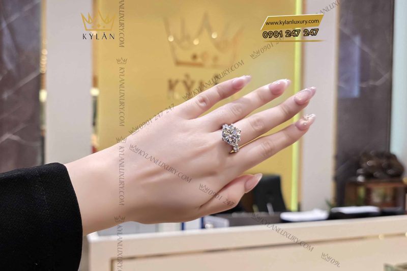 Nhẫn nữ vàng trắng nguyên khối Au750 đính viên chủ 12ly