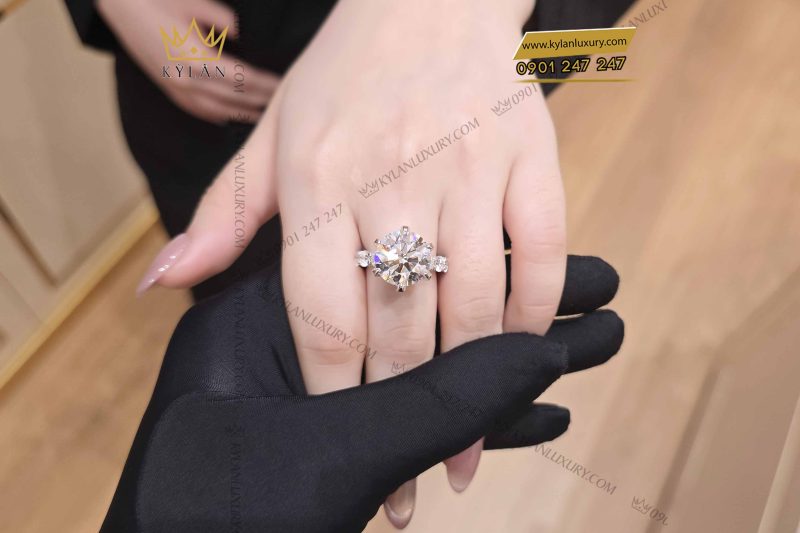 Nhẫn nữ vàng trắng nguyên khối Au750 đính viên chủ 12ly